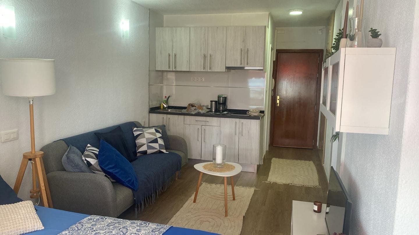 Flat for rent in Puerto Rico with pool - € 950 (Ref: 9687616)