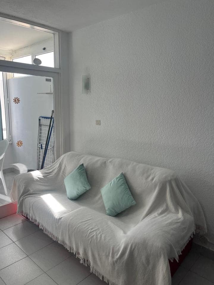 Flat for rent in Puerto Rico with pool - € 1,000 (Ref: 9700069)