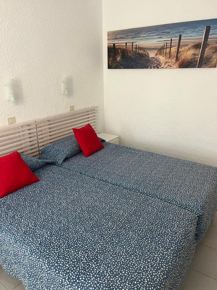 Flat for rent in Puerto Rico with pool - € 1,000 (Ref: 9700069)