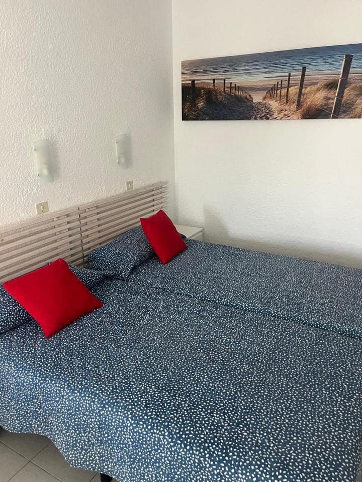 Flat for rent in Puerto Rico with pool - € 1,000 (Ref: 9700069)