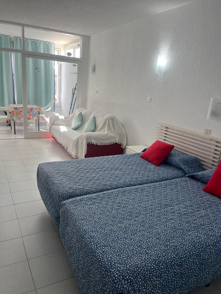 Flat for rent in Puerto Rico with pool - € 1,000 (Ref: 9700069)