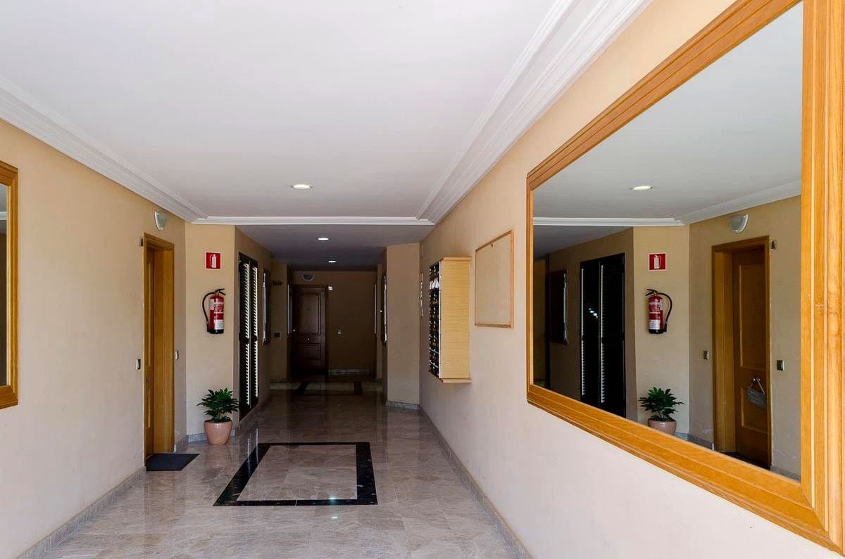 Appartement de 3 chambres à louer à Vecindario avec garage - 1 300 € (Ref: 9713851)