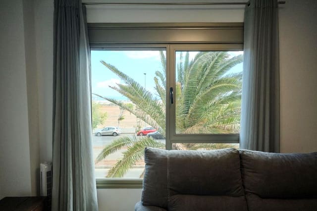 Appartement de 3 chambres à louer à Vecindario, Santa Lucía de Tirajana avec garage - 1 300 € (Ref: 9713851)