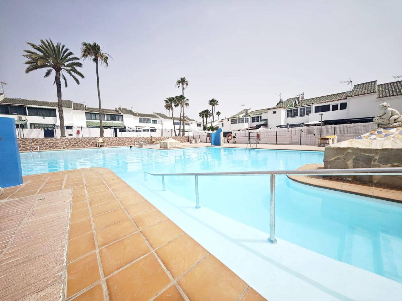 1 sovrum Villa att hyra i Sonneland med pool garage - 1 300 € (Ref: 9747367)