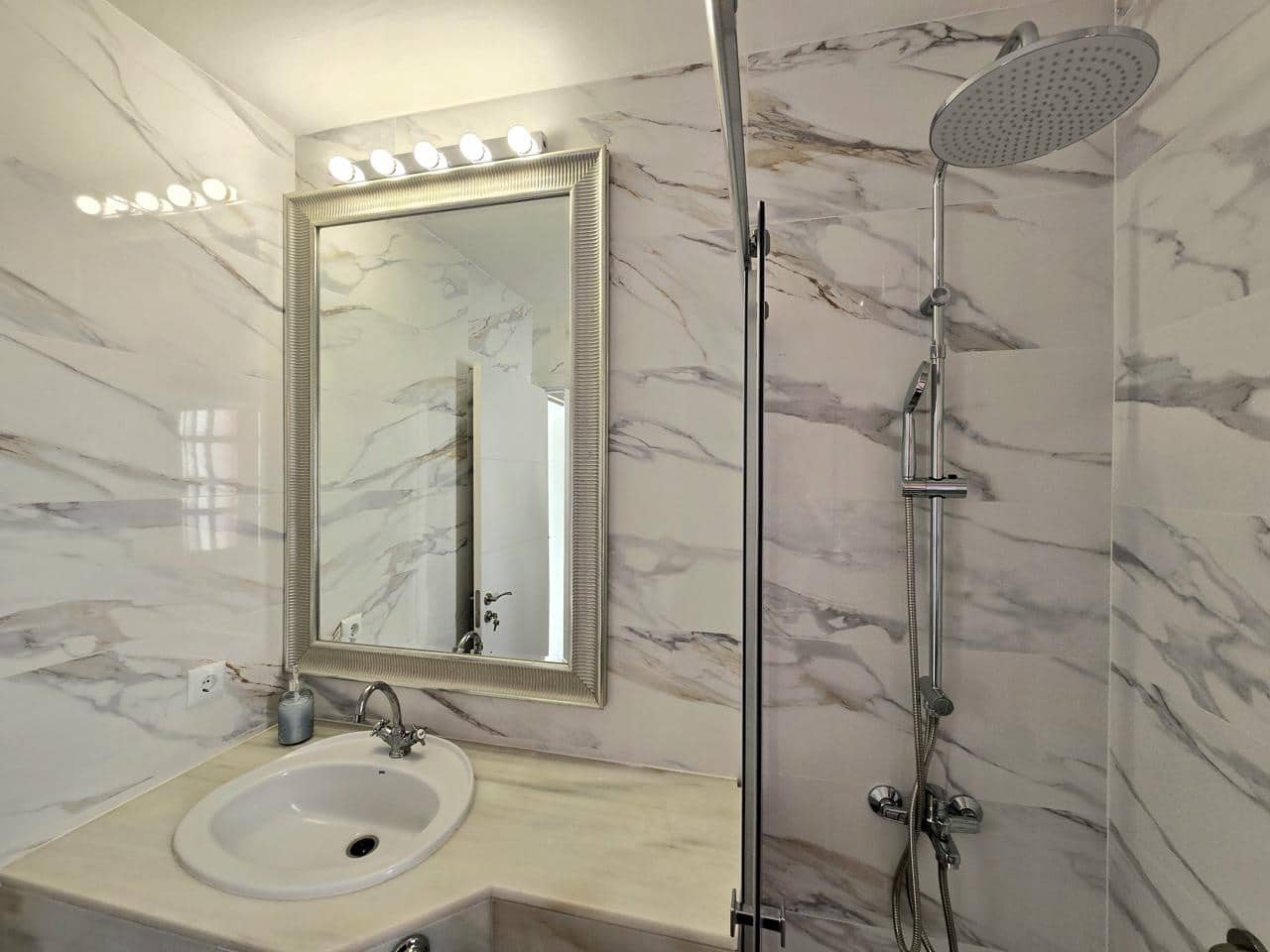 2 makuuhuone Asunto vuokrattavana paikassa Sonneland mukana uima-altaan - 1 500 € (Ref: 9756670)