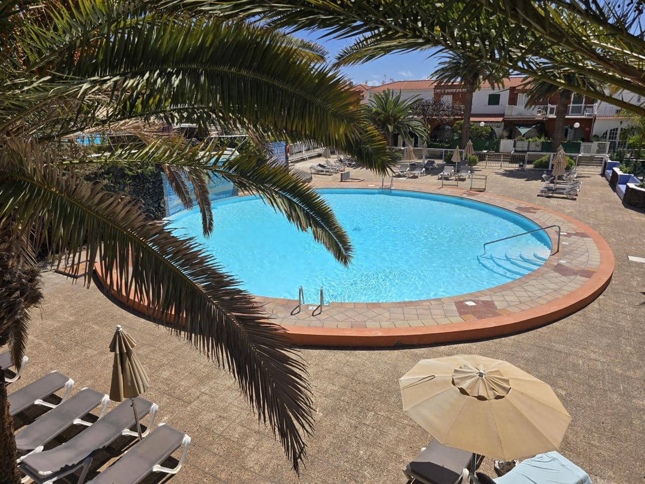 2 makuuhuone Asunto vuokrattavana paikassa Sonneland mukana uima-altaan - 1 500 € (Ref: 9756670)