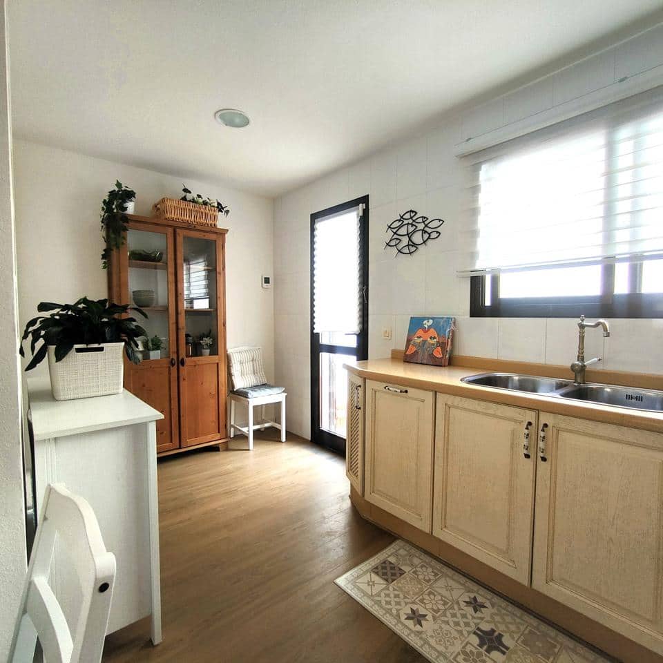 2 soverom Leilighet til leie i Arinaga med garasje - € 1 700 (Ref: 9769941)