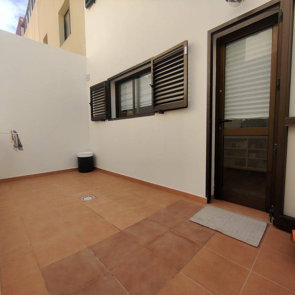 2 soverom Leilighet til leie i Arinaga med garasje - € 1 700 (Ref: 9769941)