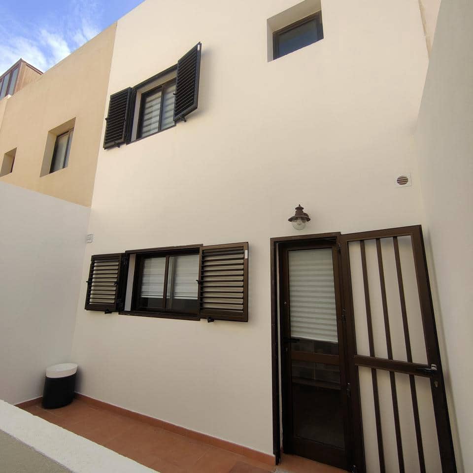 2 soverom Leilighet til leie i Arinaga med garasje - € 1 700 (Ref: 9769941)