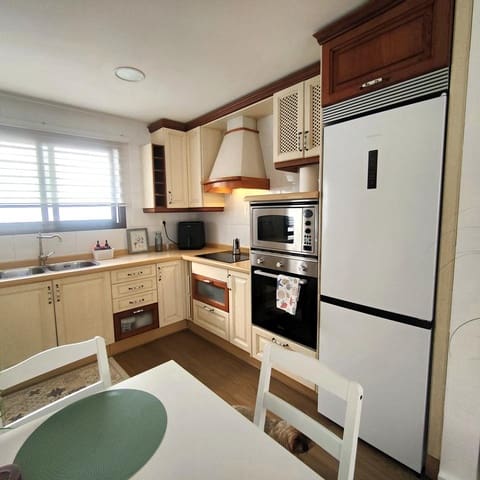 2 soverom Leilighet til leie i Arinaga, Agüimes med garasje - € 1 700 (Ref: 9769941)