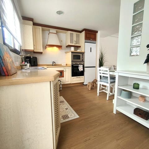 2 soverom Leilighet til leie i Arinaga, Agüimes med garasje - € 1 700 (Ref: 9769941)