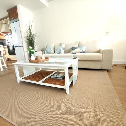 2 soverom Leilighet til leie i Arinaga, Agüimes med garasje - € 1 700 (Ref: 9769941)