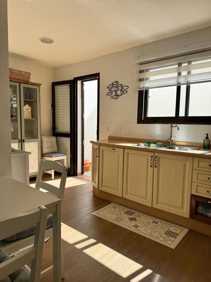 2 bedroom Flat for rent in Arinaga with garage - € 1,700 (Ref: 9769941)