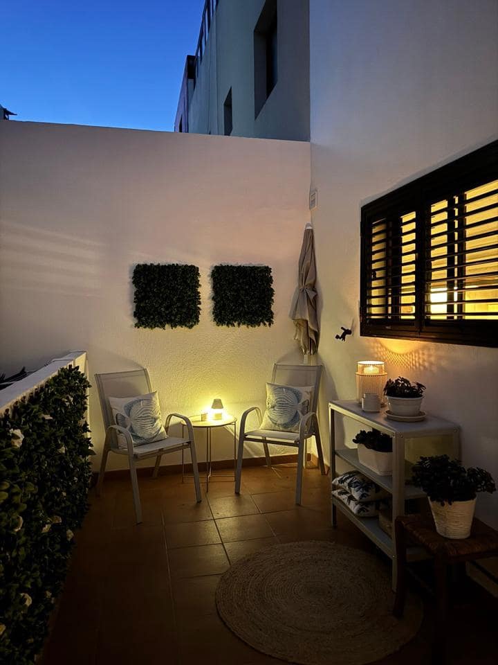 2 bedroom Flat for rent in Arinaga with garage - € 1,700 (Ref: 9769941)