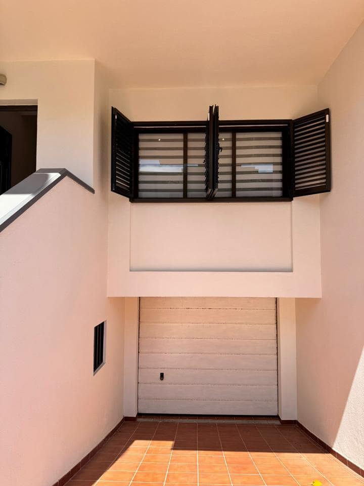 2 bedroom Flat for rent in Arinaga with garage - € 1,700 (Ref: 9769941)