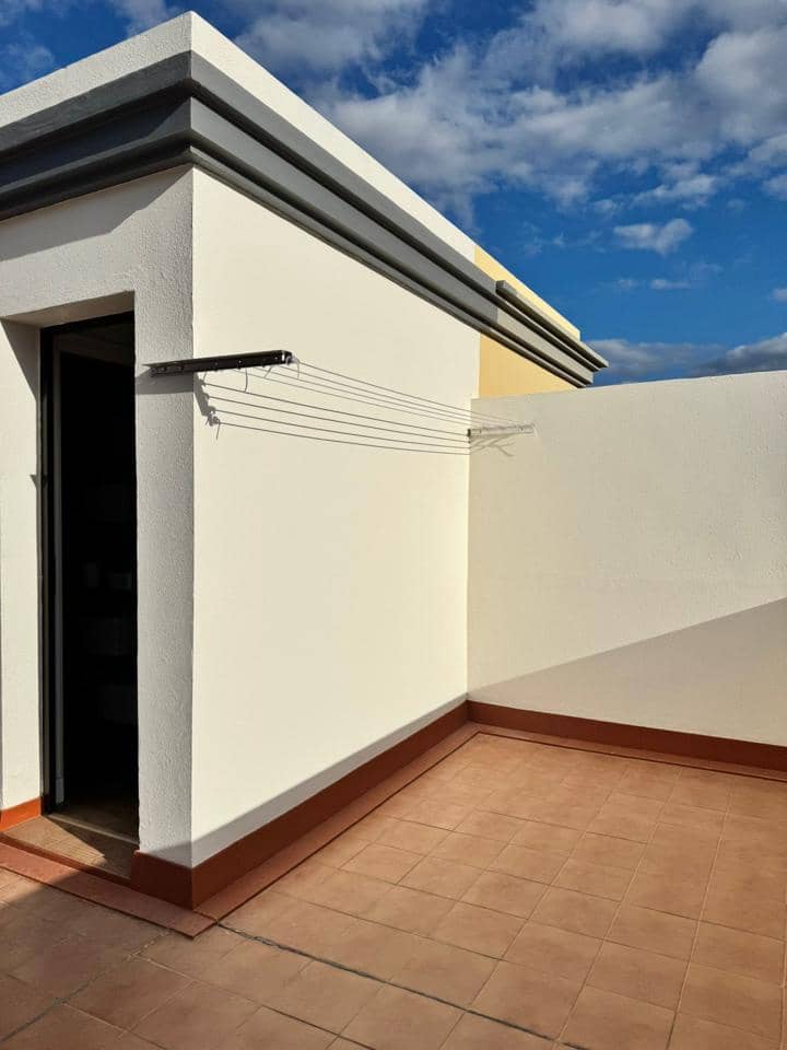 2 bedroom Flat for rent in Arinaga with garage - € 1,700 (Ref: 9769941)