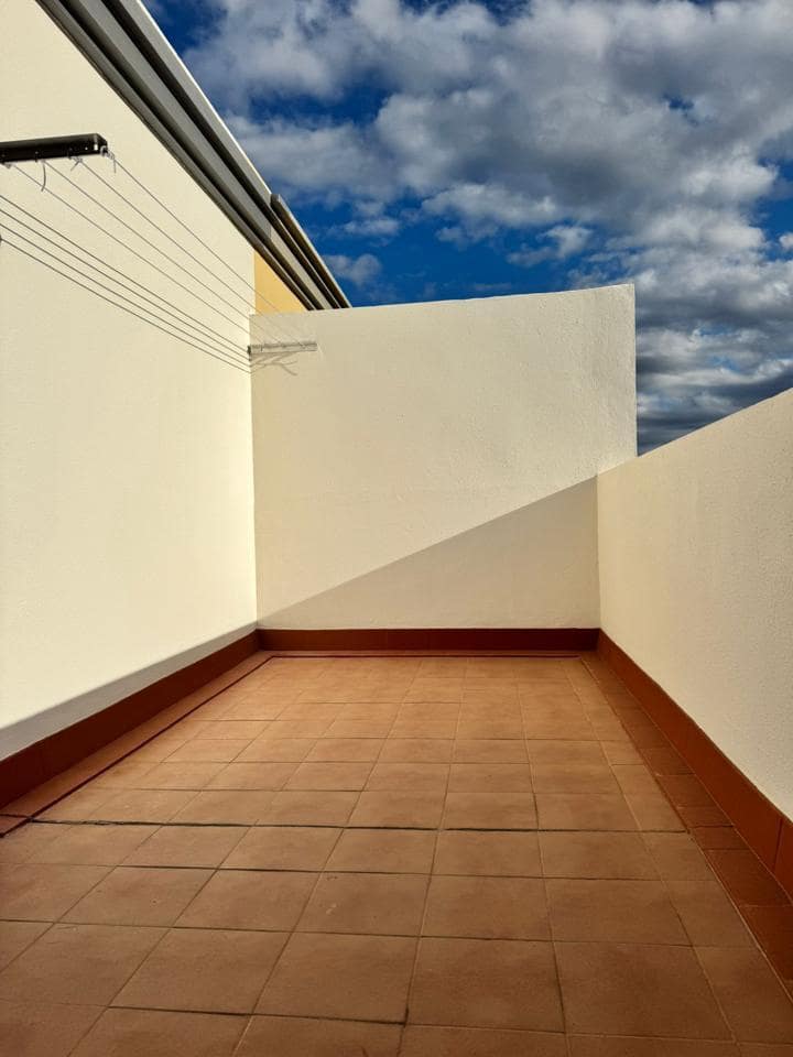 2 bedroom Flat for rent in Arinaga with garage - € 1,700 (Ref: 9769941)