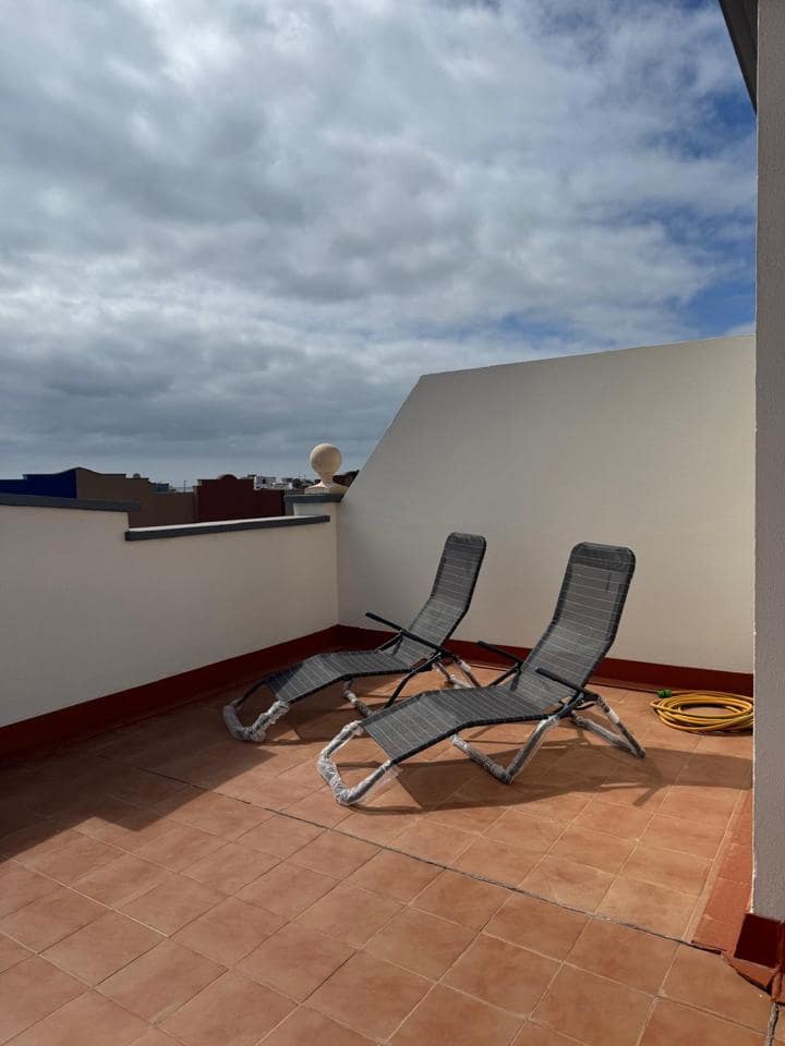 2 bedroom Flat for rent in Arinaga with garage - € 1,700 (Ref: 9769941)