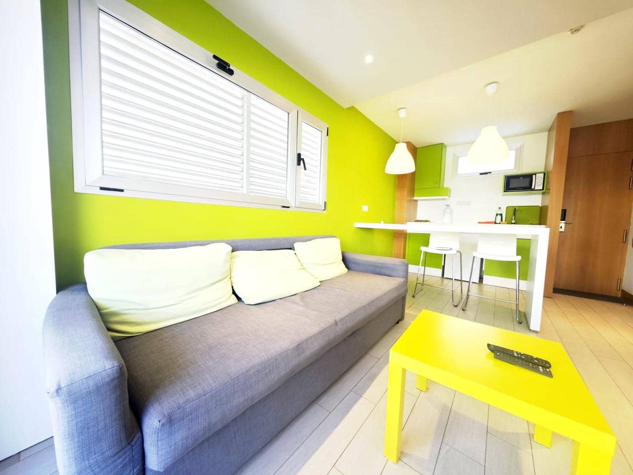 1 slaapkamer Flat te huur in Playa del Ingles met zwembad - € 1.400 (Ref: 9807129)