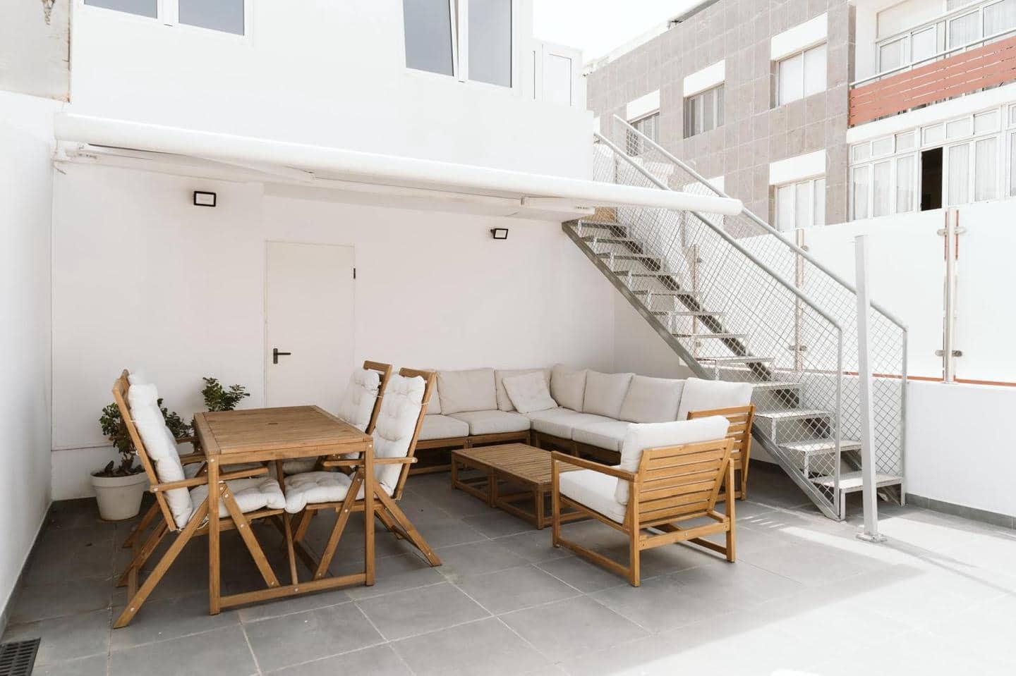 2 soverom Leilighet til leie i Las Palmas de Gran Canaria - € 2 350 (Ref: 9814077)