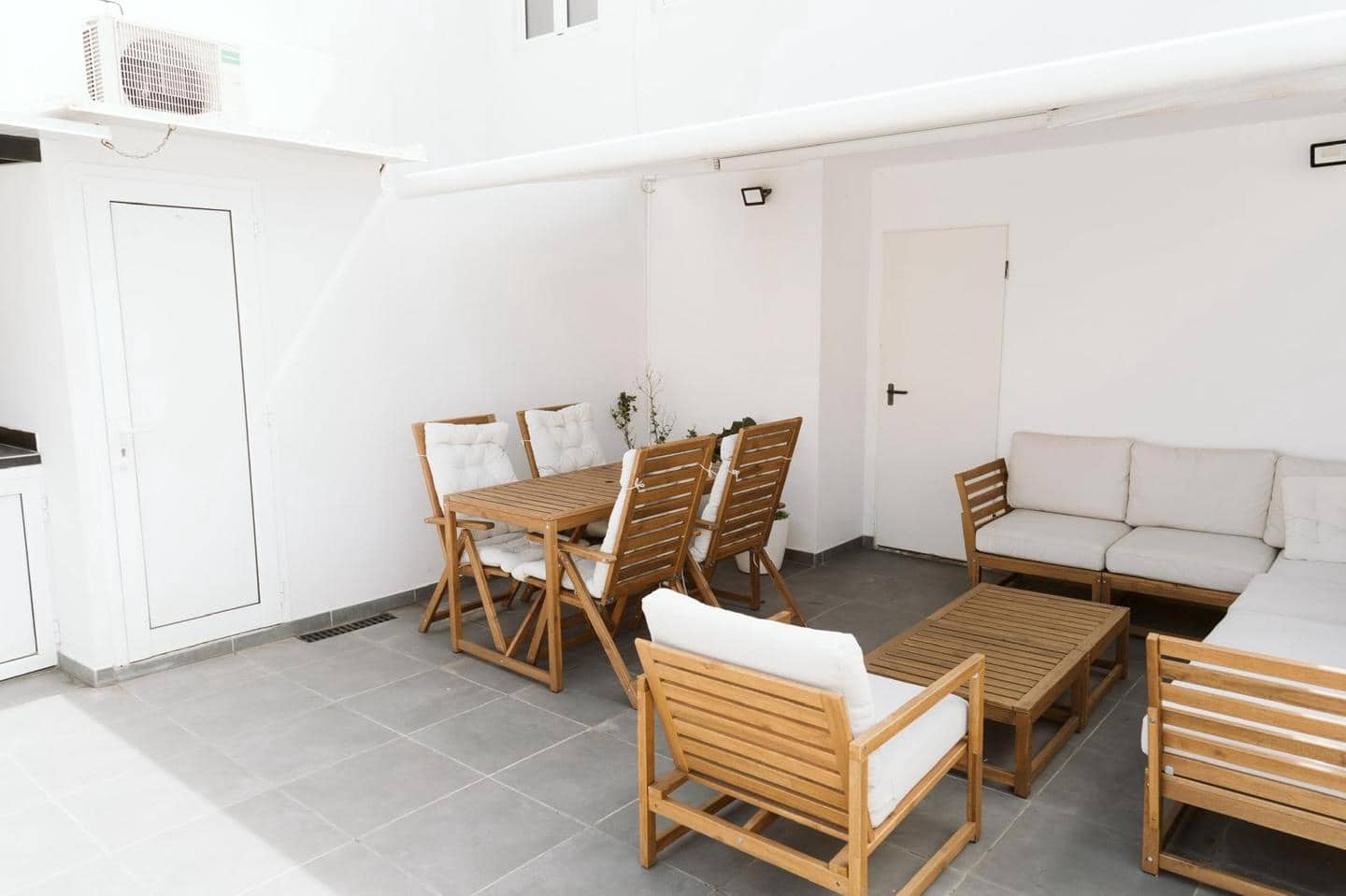 2 soverom Leilighet til leie i Las Palmas de Gran Canaria - € 2 350 (Ref: 9814077)