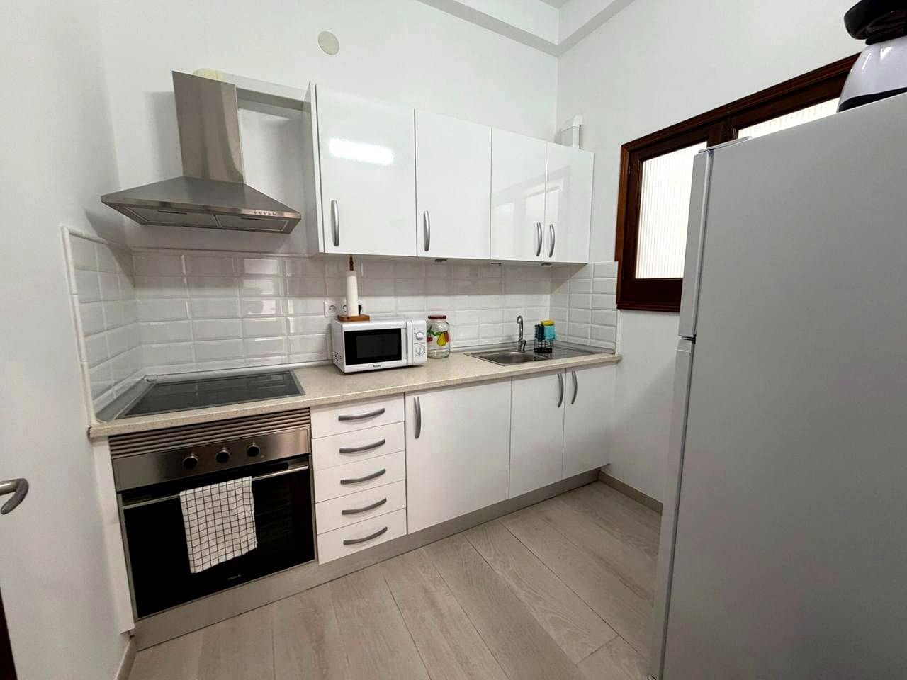 3 soverom Leilighet til leie i Las Palmas de Gran Canaria - € 1 100 (Ref: 9823871)