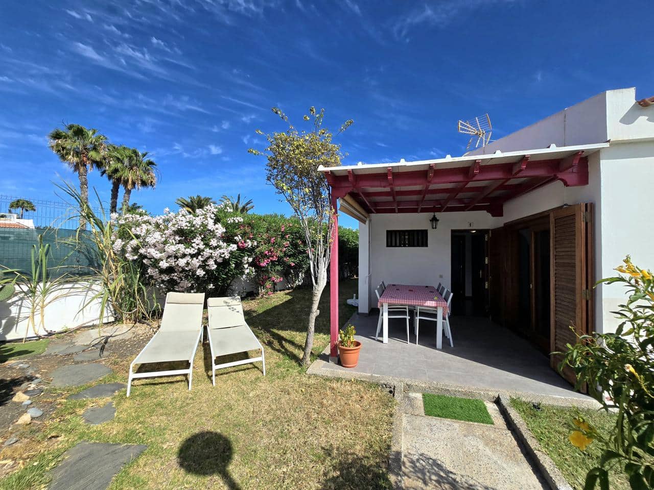 2 sovrum Bungalow att hyra i Maspalomas med pool - 1 400 € (Ref: 9824021)