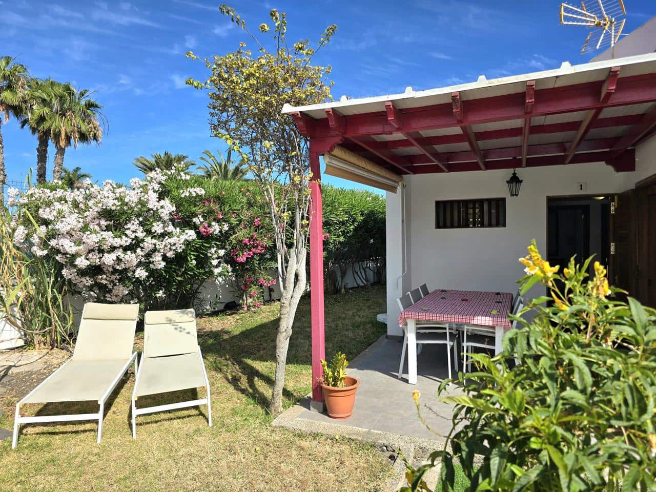 2 sovrum Bungalow att hyra i Maspalomas med pool - 1 400 € (Ref: 9824021)