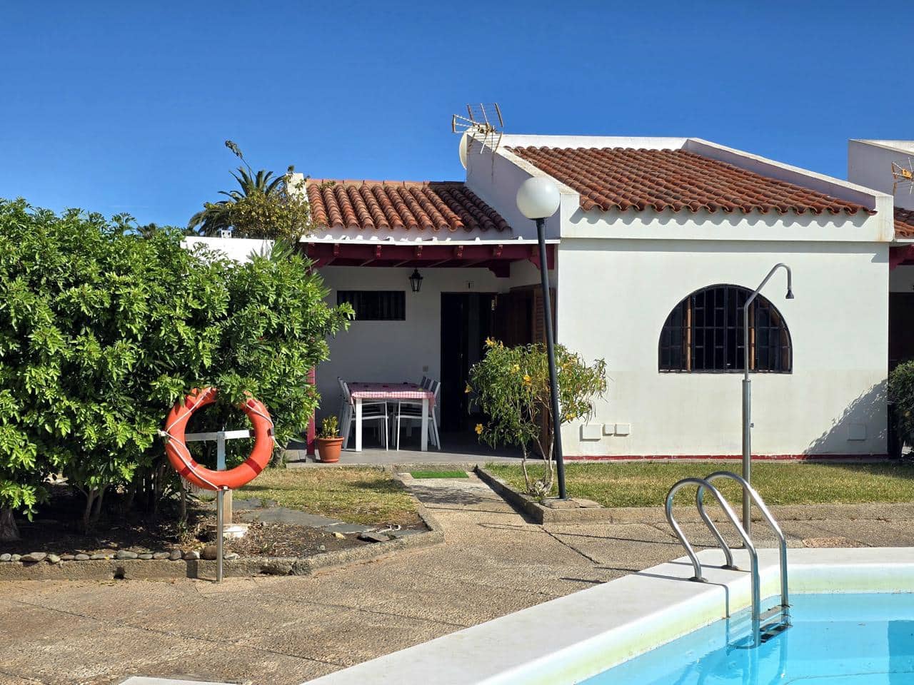 2 sovrum Bungalow att hyra i Maspalomas med pool - 1 400 € (Ref: 9824021)
