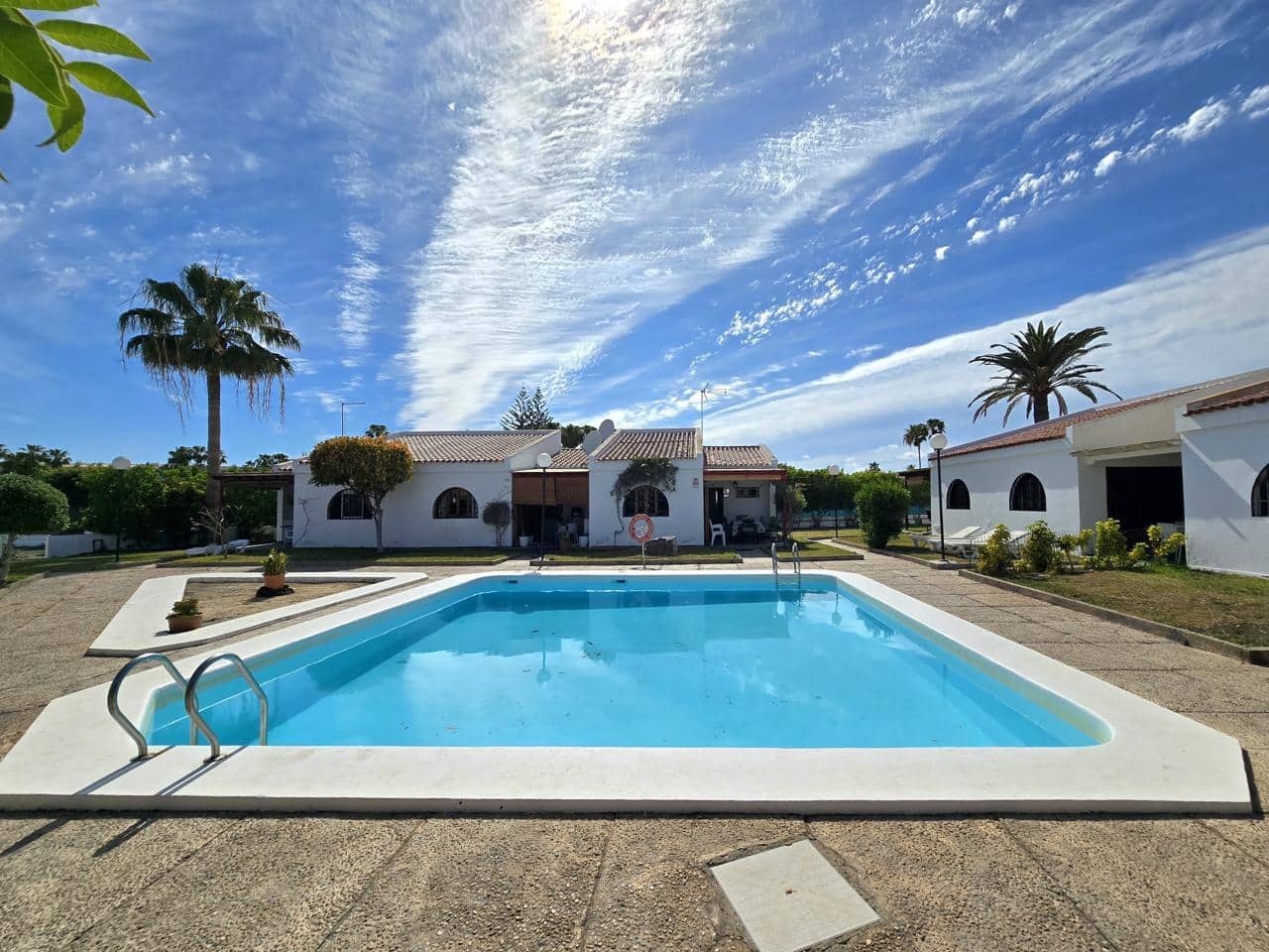 3 soverom Bungalow til leie i Maspalomas med svømmebasseng - € 1 400 (Ref: 9824022)