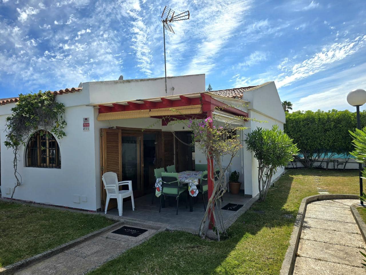 3 soverom Bungalow til leie i Maspalomas med svømmebasseng - € 1 400 (Ref: 9824022)