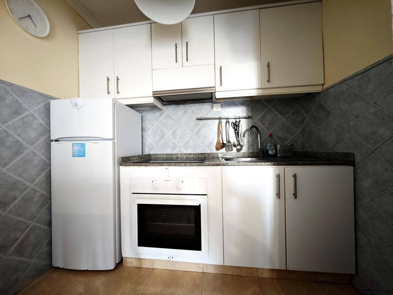 2 slaapkamer Flat te huur in San Agustin met zwembad - € 1.300 (Ref: 9858619)
