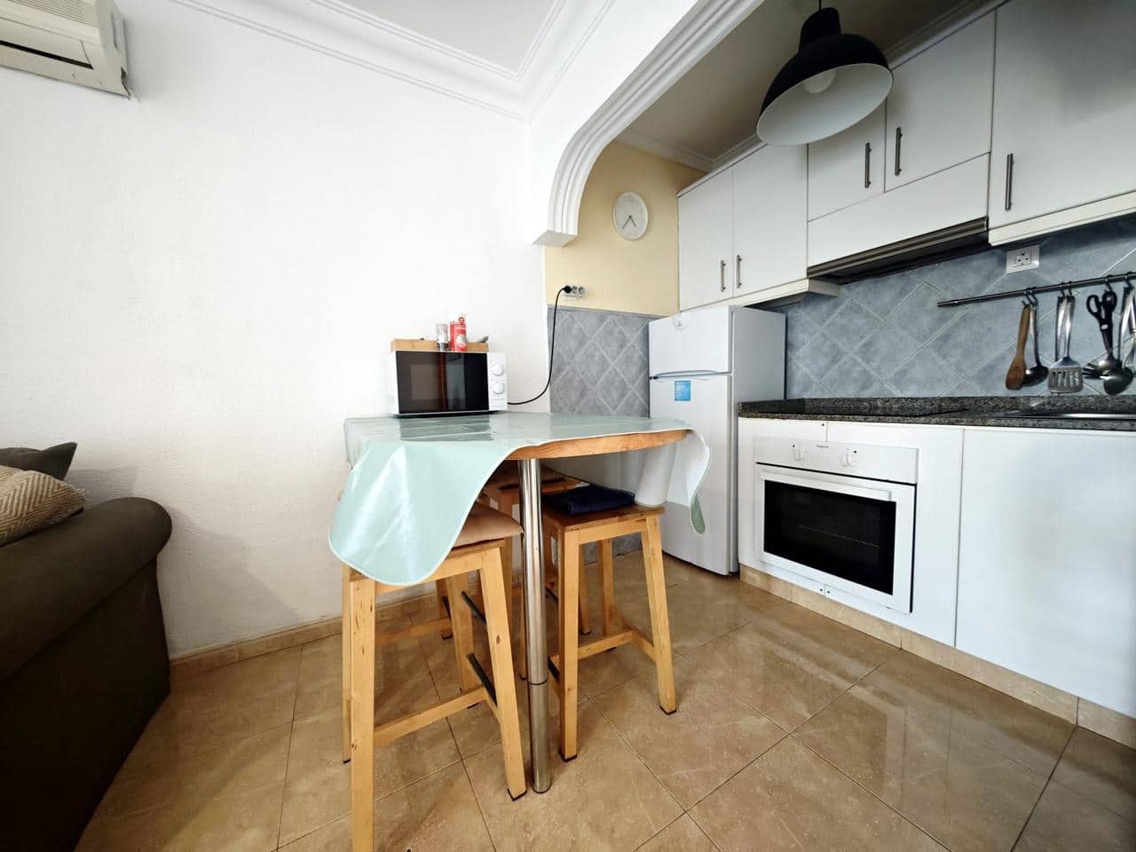 2 slaapkamer Flat te huur in San Agustin met zwembad - € 1.300 (Ref: 9858619)