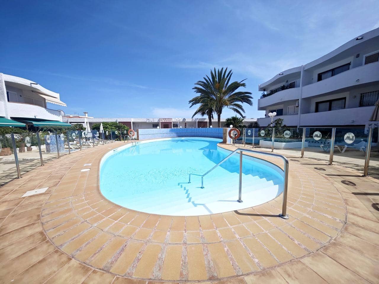 2 slaapkamer Flat te huur in San Agustin met zwembad - € 1.300 (Ref: 9858619)