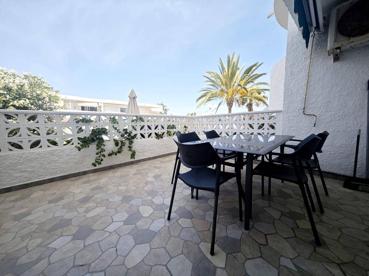 2 slaapkamer Flat te huur in San Agustin met zwembad - € 1.300 (Ref: 9858619)