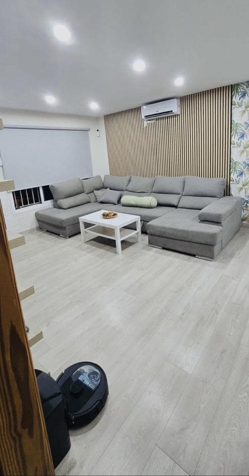 2 bedroom Villa for rent in Telde with pool garage - € 2,350 (Ref: 9866250)