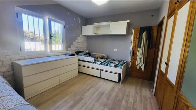 2 bedroom Villa for rent in Telde with pool garage - € 2,350 (Ref: 9866250)
