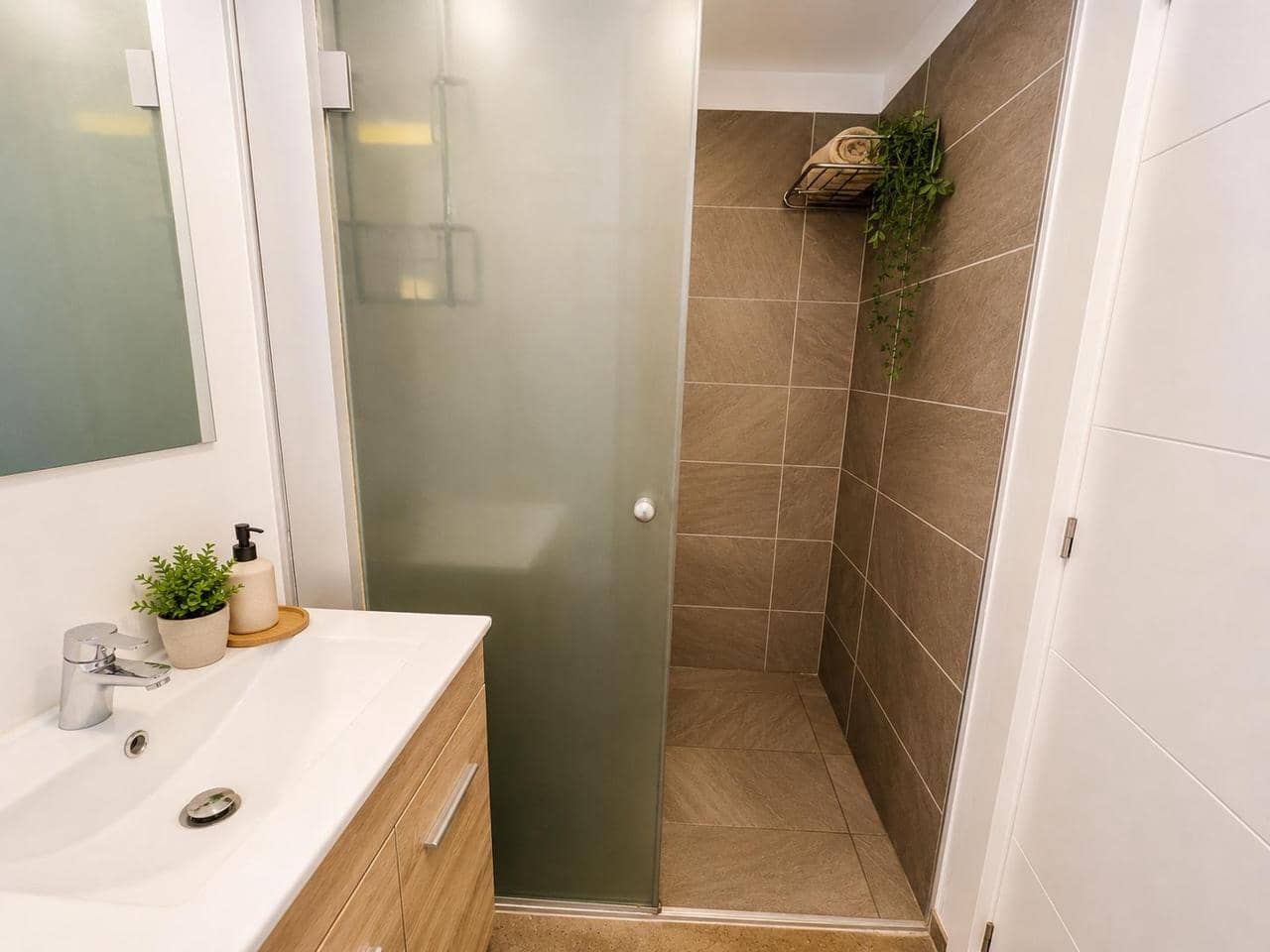 3 makuuhuone Huvila vuokrattavana paikassa Mogan - 1 650 € (Ref: 9874176)