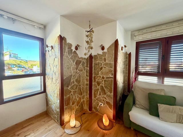 2 makuuhuone Asunto vuokrattavana paikassa San Fernando, Moya mukana 
autotalli - 1 300 € (Ref: 9882592)