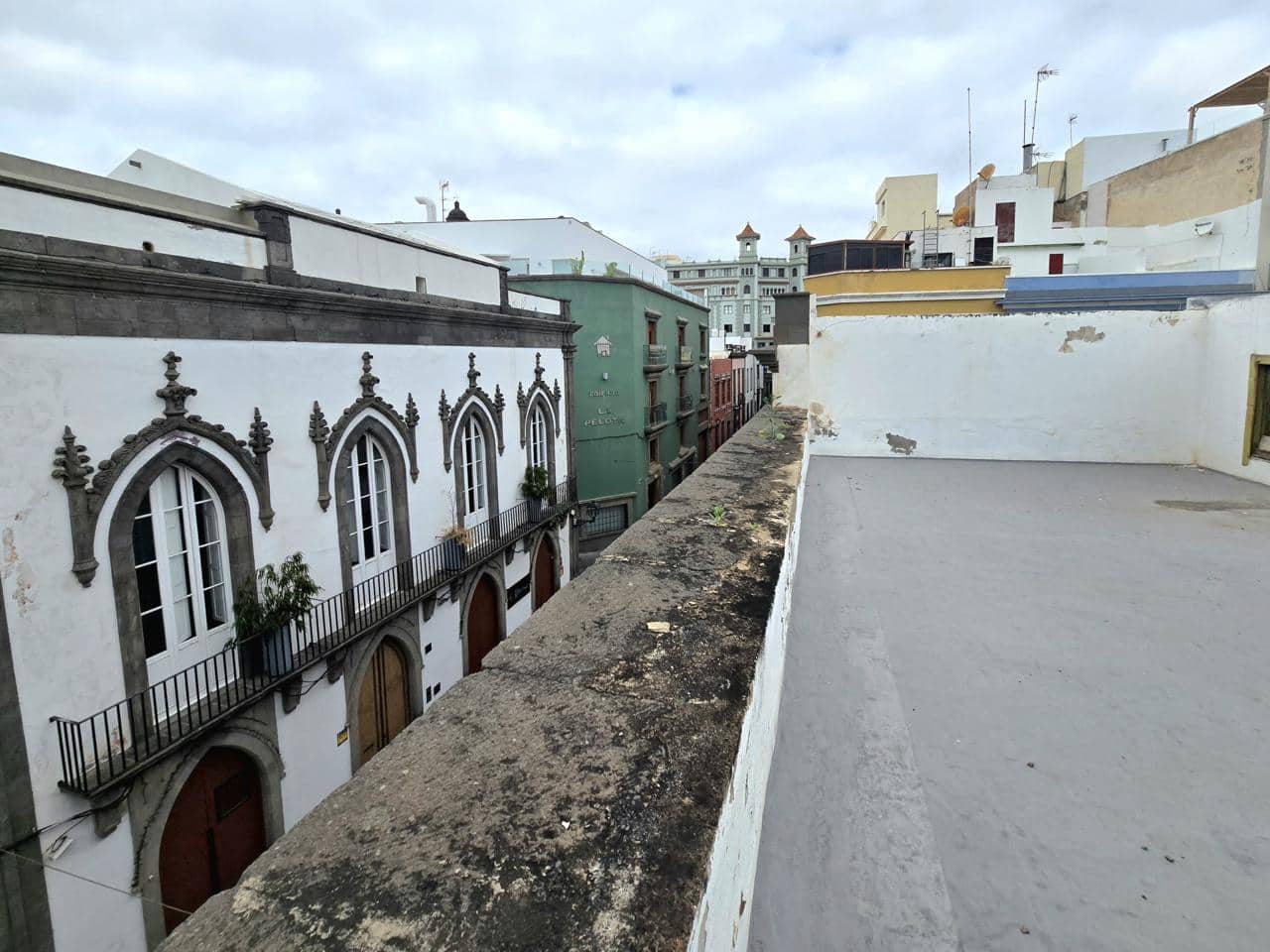 18 soverom Villa til salgs i Las Palmas de Gran Canaria - € 700 000 (Ref: 9891043)