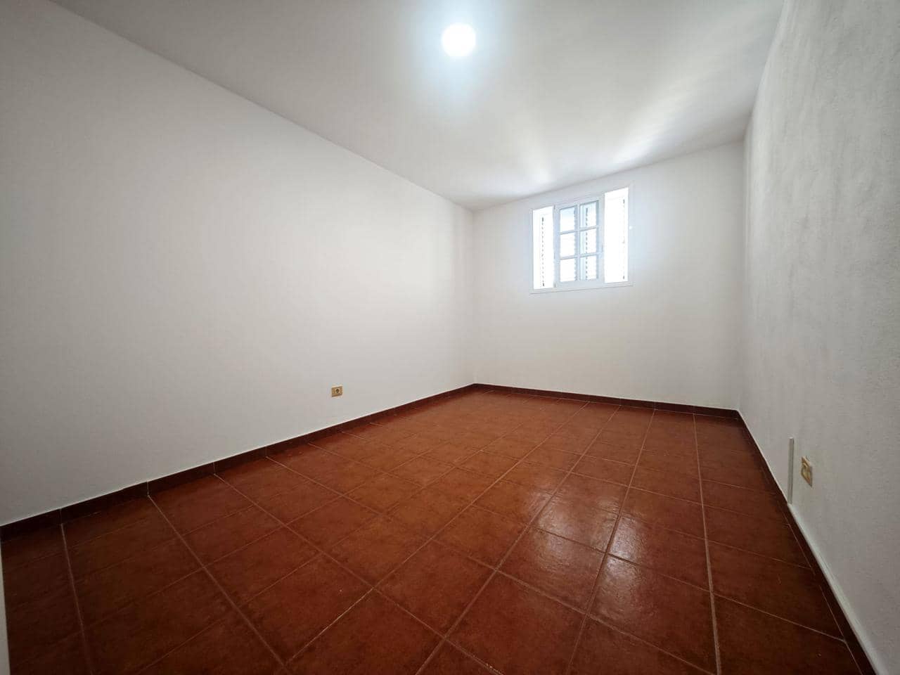 Appartement de 2 chambres à louer à El Tablero - 1 000 € (Ref: 9891152)