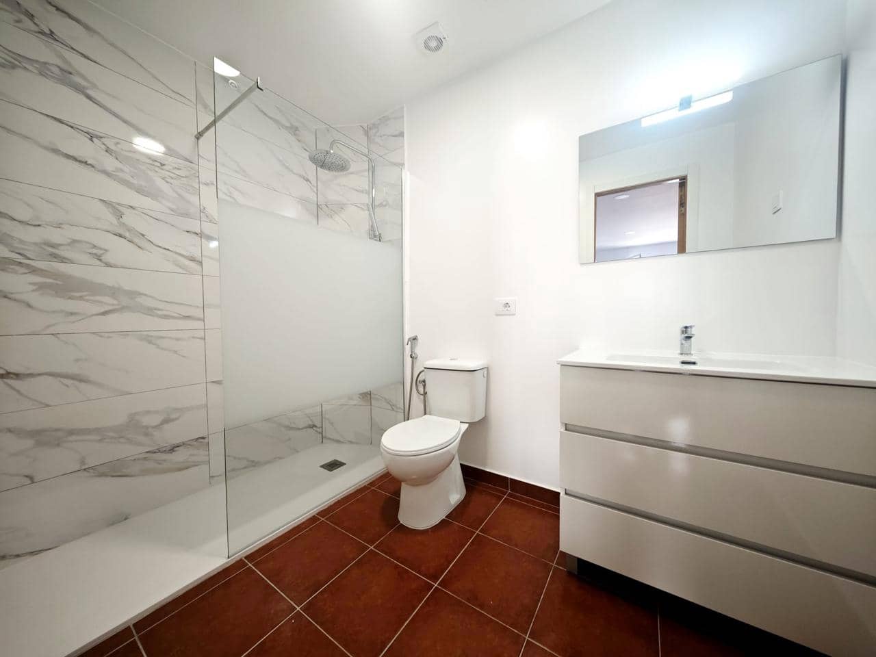 Appartement de 2 chambres à louer à El Tablero - 1 000 € (Ref: 9891152)