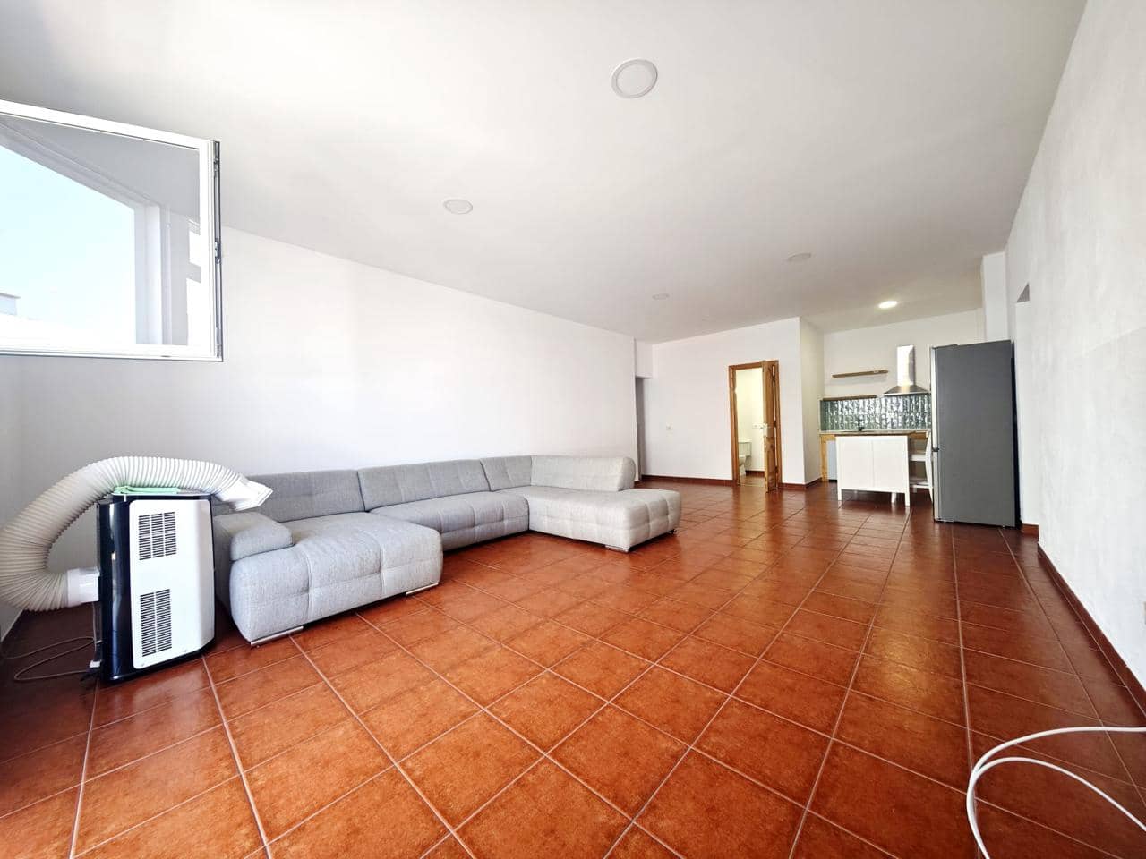 Appartement de 2 chambres à louer à El Tablero - 1 000 € (Ref: 9891152)