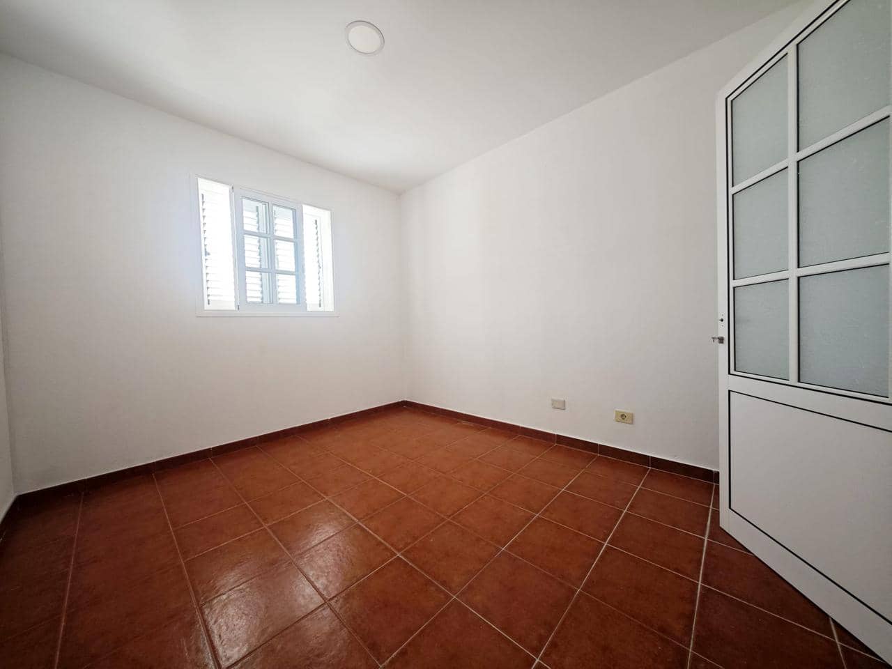 Appartement de 2 chambres à louer à El Tablero - 1 000 € (Ref: 9891152)