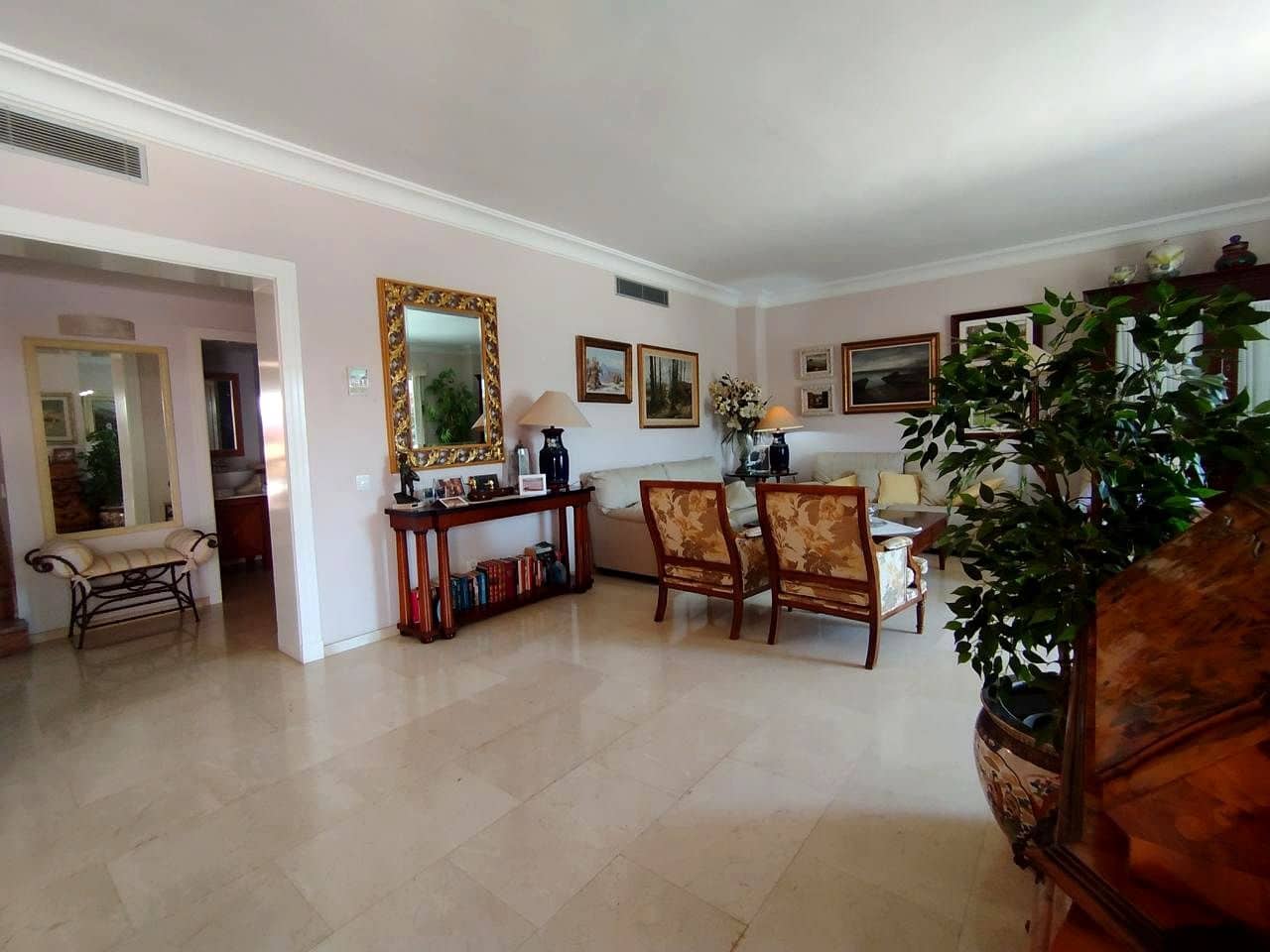 2 bedroom Villa for rent in Meloneras with pool - € 3,750 (Ref: 9895136)