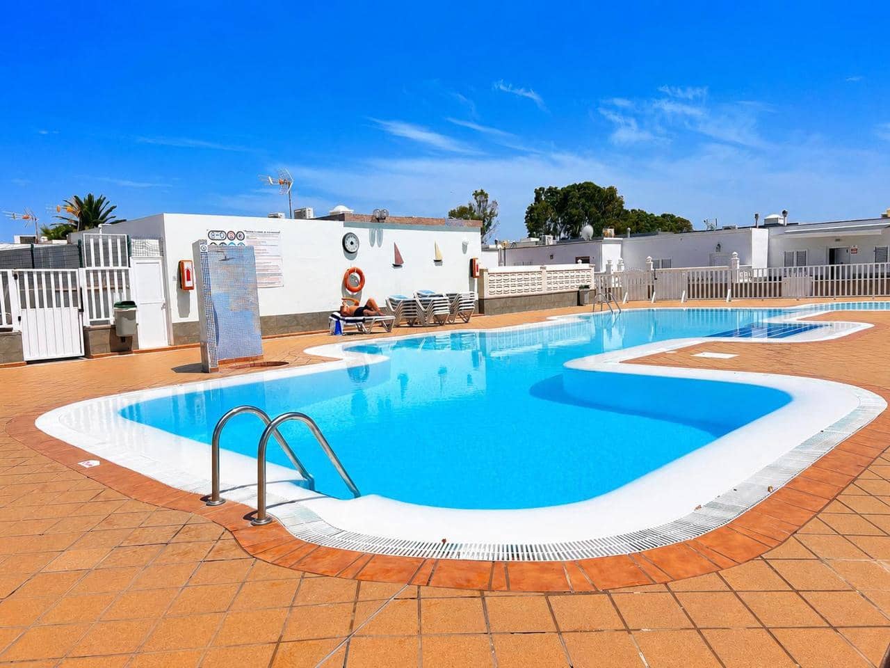 Bungalow de 1 chambre à louer à Sonneland avec piscine - 2 350 € (Ref: 9895263)