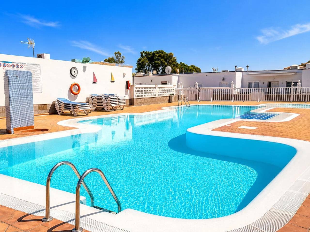 Bungalow de 1 chambre à louer à Sonneland avec piscine - 2 350 € (Ref: 9895263)
