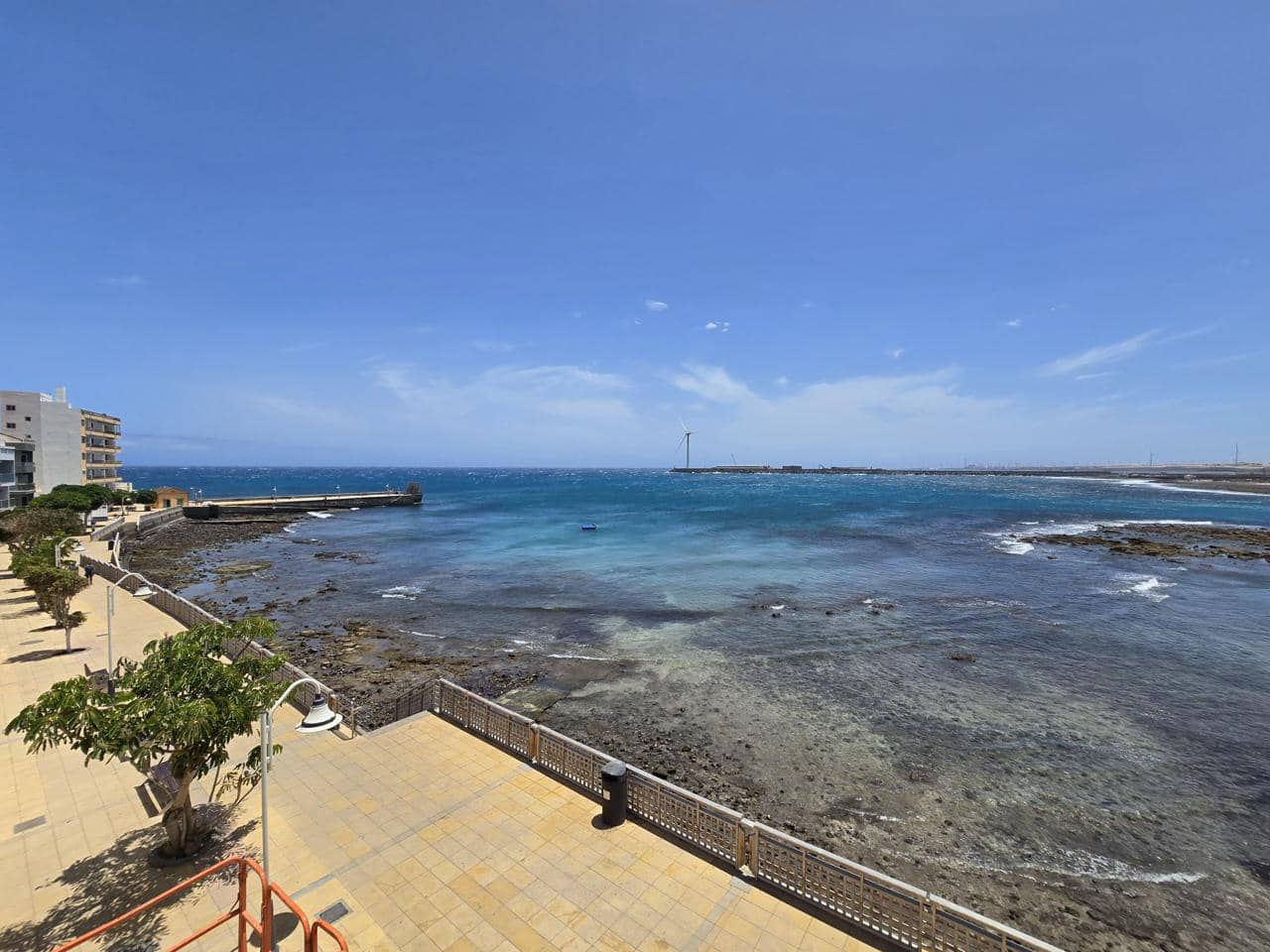 3 bedroom Flat for rent in Arinaga with garage - € 1,500 (Ref: 9895558)