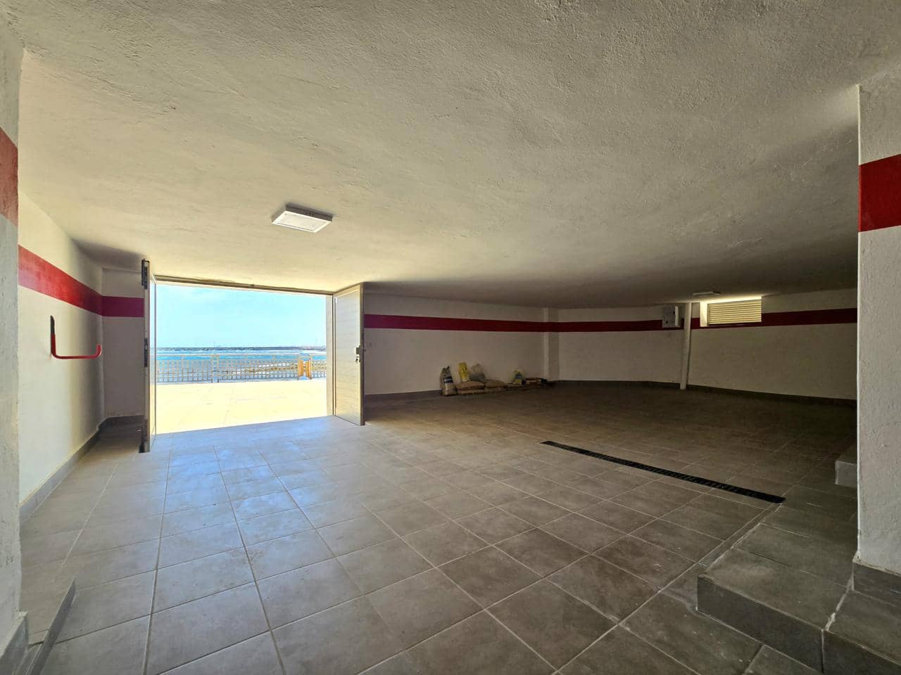 3 bedroom Flat for rent in Arinaga with garage - € 1,500 (Ref: 9895558)