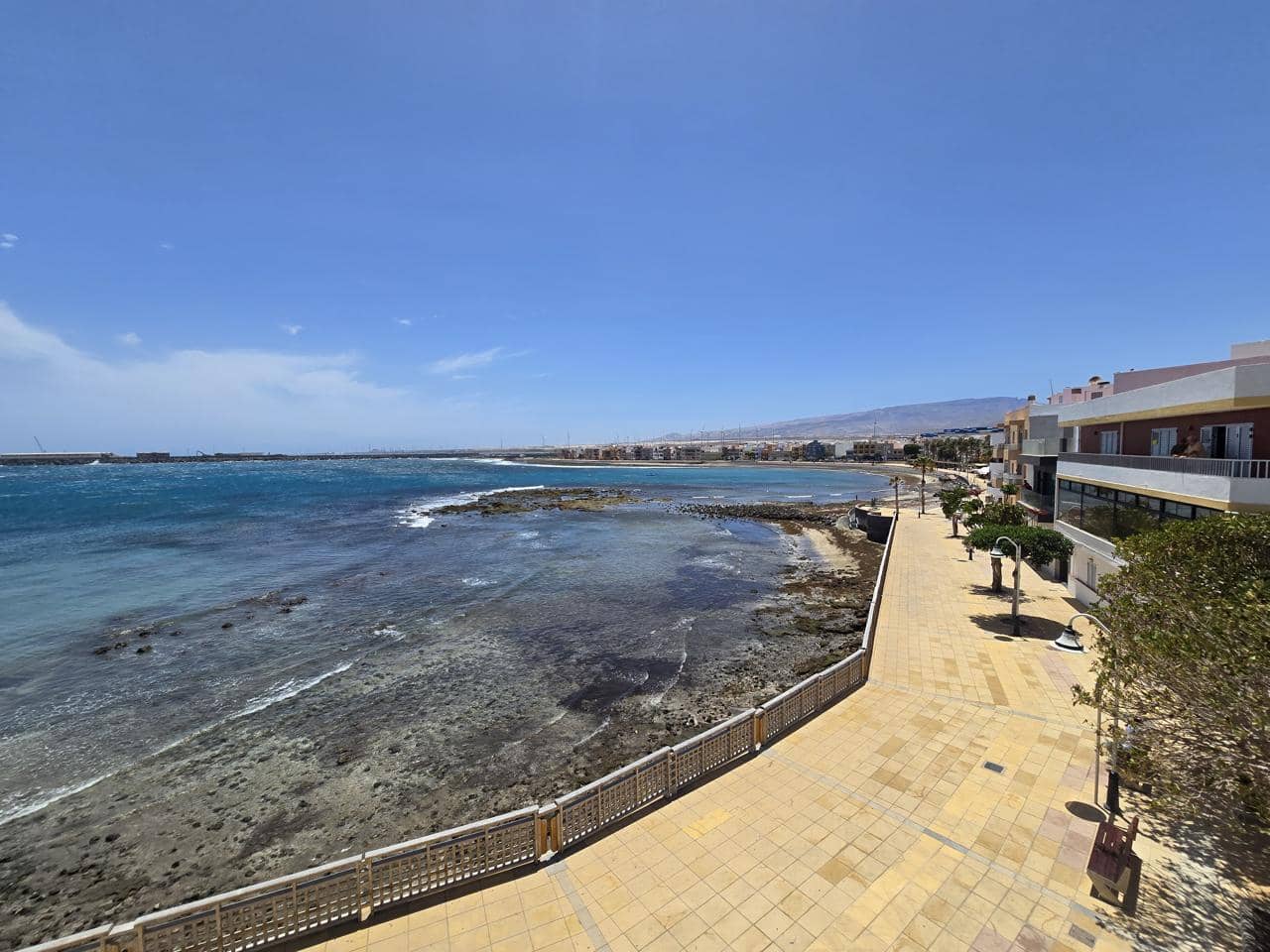 3 bedroom Flat for rent in Arinaga with garage - € 1,500 (Ref: 9895558)